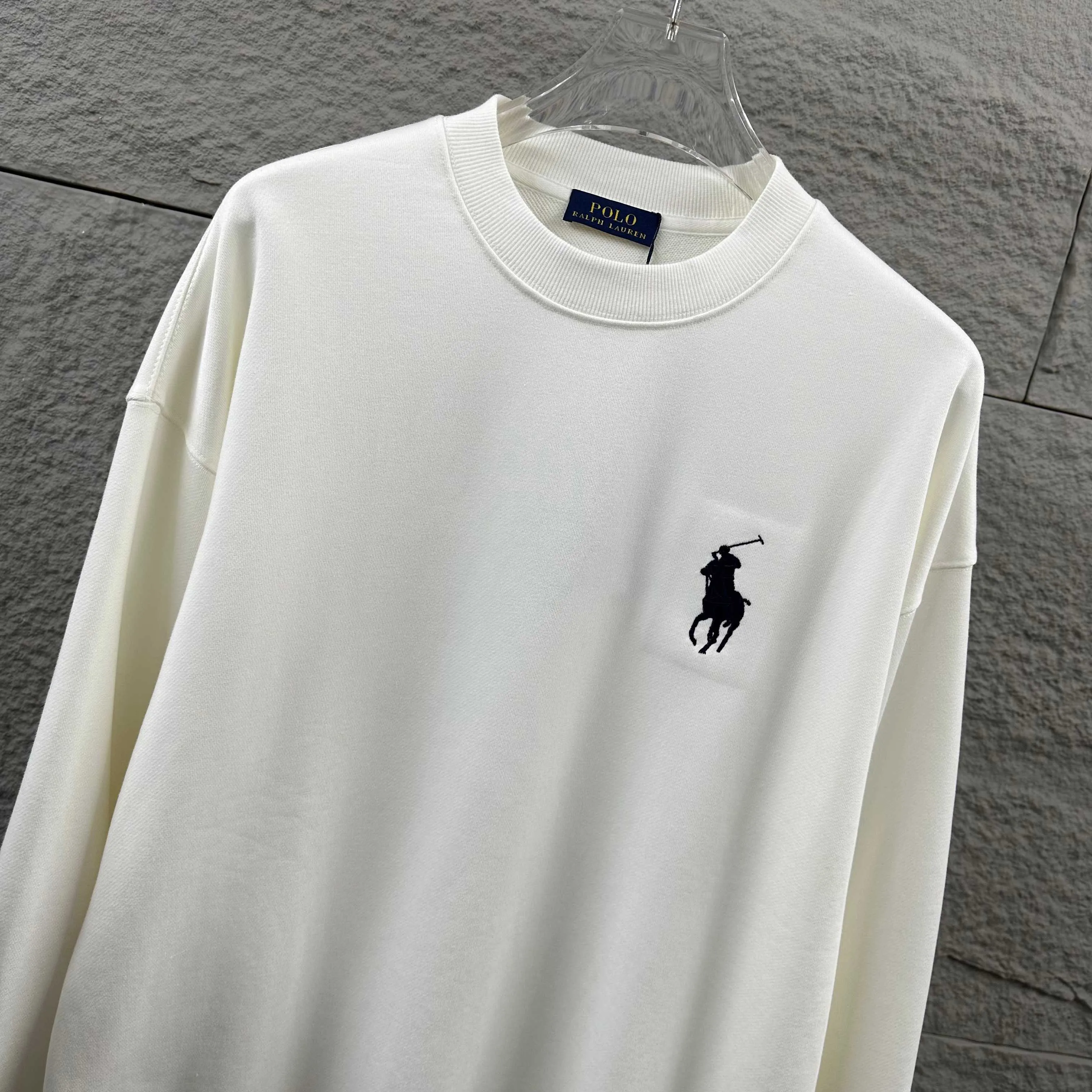P210 Polo* Ralph Lauren 2025 Autumn and Winter new round neck sweatshirt Classic simple embroidery Customized terry fabric Long sleeves Unisex Color: Black White Size: S (90-130 pounds) M (120-150 pounds) L (140-165 pounds) XL (160-180 pounds) XXL (180-210 pounds)